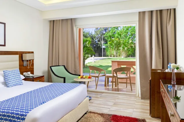 غرفة عائلية كبيرة بسرير مزدوج وسريرين منفصلين، Pickalbatros Aqua Vista Resort - Hurghada 2/7