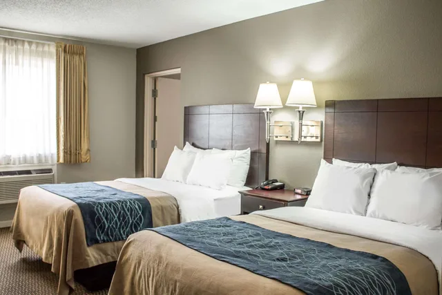 غرفة بسرير مزدوج، Comfort Inn Sandusky 1/2