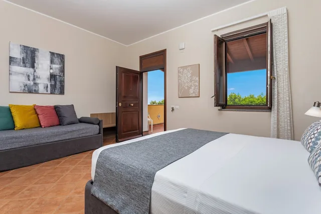 Cedro, Deluxe, Quadruple, 1 Queen and 1 Single Bed, Murphy Bed, Accessible، Feudogrande Agriturismo 3/5