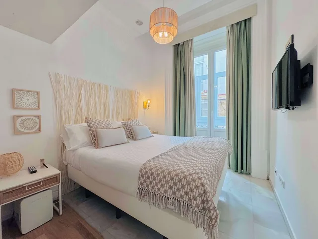غرفة عائلية بسريرين مزدوجين بشرفة، LAS CORTES DE CADIZ 7/10