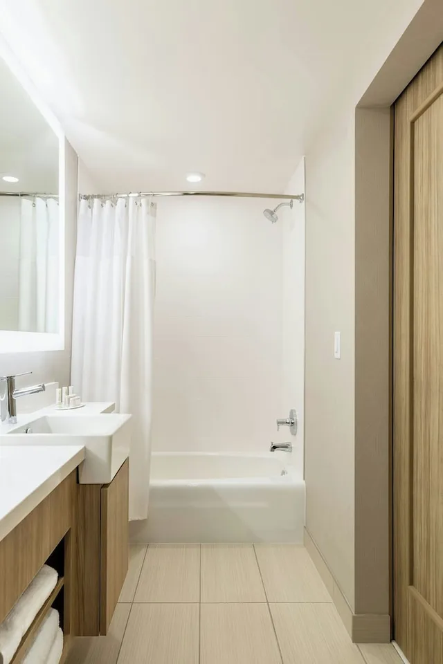 جناح بسريرين كوين مع أريكة لذوي الإعاقة، SpringHill Suites by Marriott St. Paul Downtown 2/5