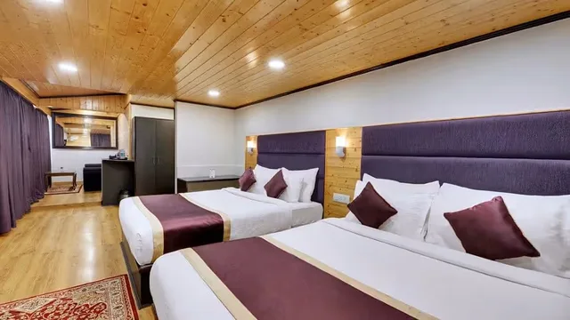 Premium Family with Kanchenjunga View، Sumitel Darjeeling 2/2