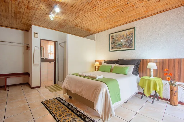 غرفة قياسية بسرير مزدوج، Airport Game Lodge 3/10