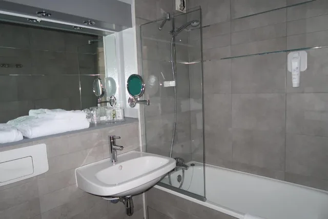 غرفة قياسية بسرير مزدوج، Greet Hotel Massieux Lyon Nord 6/6
