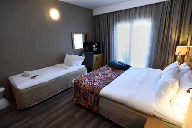 غرفة عائلية بسريرين منفصلين بإطلالة جزئية على البحر، Golden Star City Resort 5/10