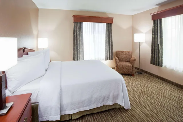 جناح بسرير كينج، GrandStay Residential Suites - Eau Claire 1/2