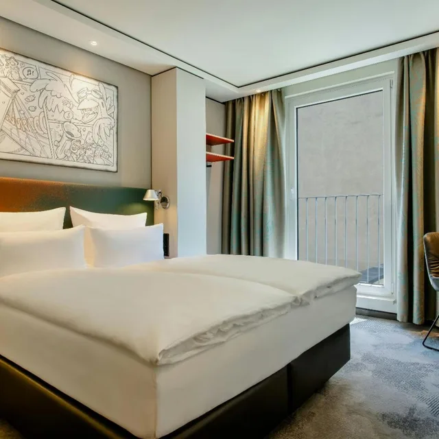غرفة قياسية بسرير كينج وسرير كوين، Hotel Motel One Koln-Mediapark 3/6
