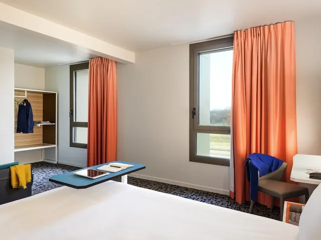 Standard, Double Bed, Sofa, Ibis Styles Guyancourt Versailles 1/2