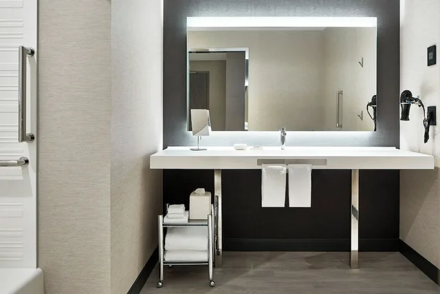 غرفة بسرير كينج لذوي الإعاقة، Ac Hotel By Marriott Sacramento 7/10