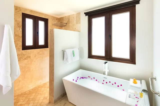 إقامة بريميير بسرير كينج وسريرين مزدوجين بغرفتي نوم، Live Aqua Private Residences Los Cabos 2/3