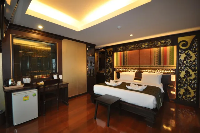 جناح بسرير كينج بإطلالة على البحر بحوض استحمام، Chalelarn Hotel 6/10