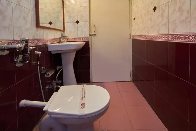 غرفة قياسية بسرير مزدوج، Swan Inn Hotel 3/3
