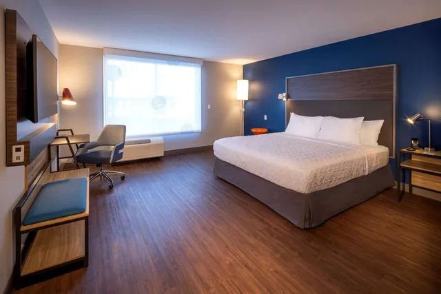 غرفة بسرير كينج بحوض استحمام لذوي الإعاقة، Tru by Hilton Yakima Airport 1/4