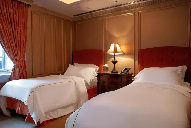 جناح بغرفتي نوم، Windsor Arms Hotel 2/4