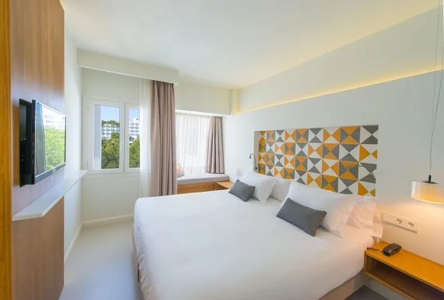 فيلا بسريرين منفصلين وسرير كوين بإطلالة على البحر بغرفتي نوم مع أريكة، Inturotel Esmeralda Villas 2/3