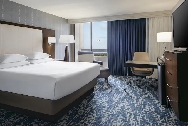Room, King Bed, Runway View، Hyatt Regency DFW International Airport 1/5
