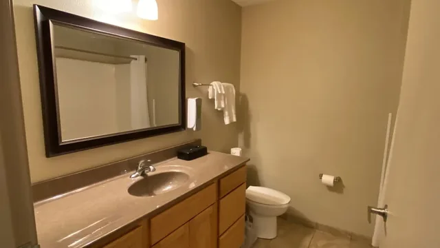 Efficiency, King Bed، AmericInn by Wyndham Viroqua 1/2