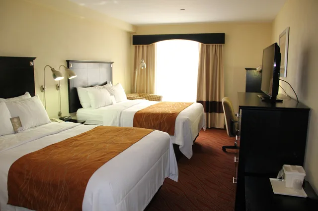 غرفة قياسية بسريرين كوين، Comfort Inn & Suites LaGuardia Airport 8/10