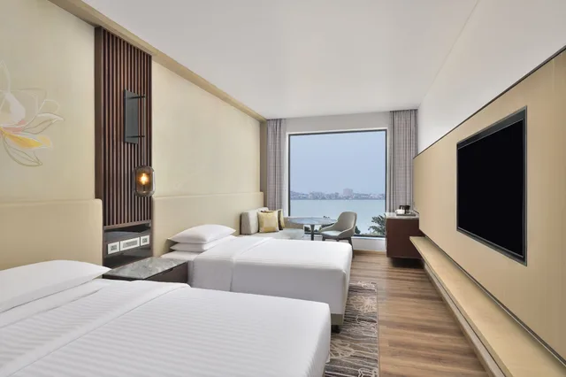غرفة ديلوكس بسرير كوين وسريرين منفصلين، Courtyard by Marriott Gorakhpur 5/10