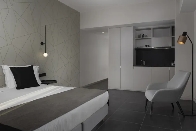 جناح بسرير كوين بإطلالة على البحر مع أريكة، Azur Suites 3/4