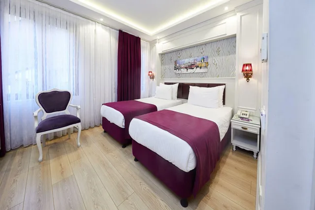 Connecting, Family, King and Twin Beds, 2 Bathrooms، Albinas Hotel 1/1