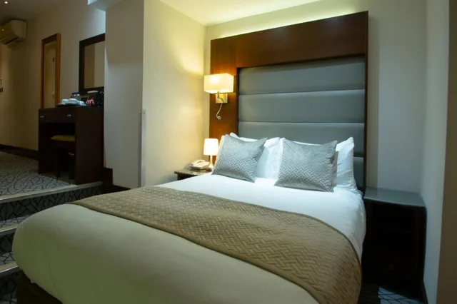 غرفة قياسية ثلاثية، Hyde Park International Hotel 8/10