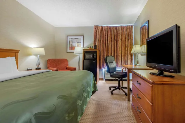غرفة بسرير كينج لذوي الإعاقة، Quality Inn & Suites Mansfield 4/7