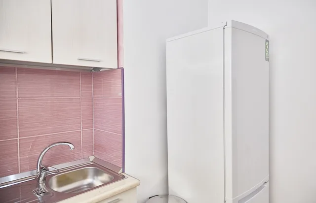 غرفة ديلوكس بسرير كوين بغرفة نوم واحدة مع أريكة، Gabizz Apartments 6/7