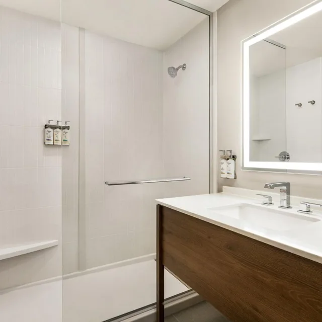 جناح بغرفة نوم واحدة مع أريكة، STAYBRIDGE SUITES MIAMISBURG 2/5