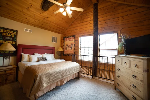 كابينة غراند بسرير كينج بغرفة نوم واحدة بحوض جاكوزي، Cabins At Grand Mountain By Thousand Hills Resort 1/7