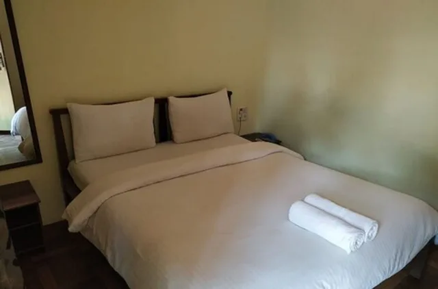 خيمة بسرير كوين، West End Hotel 5/6
