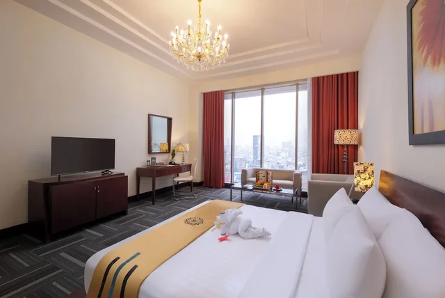 Suite, King Bed, Merlynn Park Hotel 4/10