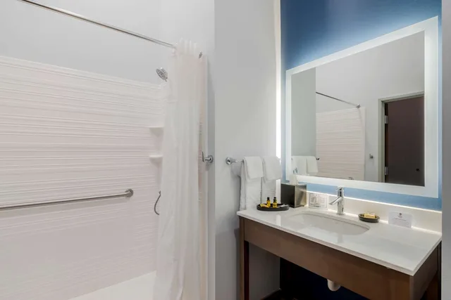 غرفة بسرير كينج، Best Western Plus St Louis Airport Hotelbest Western Plus St Louis Airport Hotel 8/9