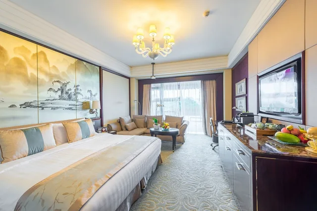 غرفة بسرير كينج بإطلالة على الجبل بشرفة، Shangri La Guilin 2/9