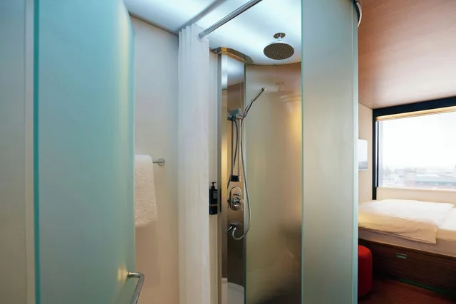 غرفة بسرير كينج في طابق مرتفع، citizenM Hotel Glasgow 7/8