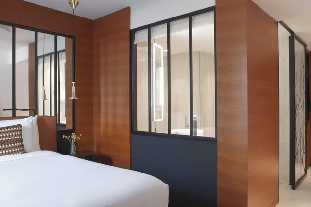 غرفة عائلية بسرير كوين، Renaissance Paris Republique Hotel 3/6