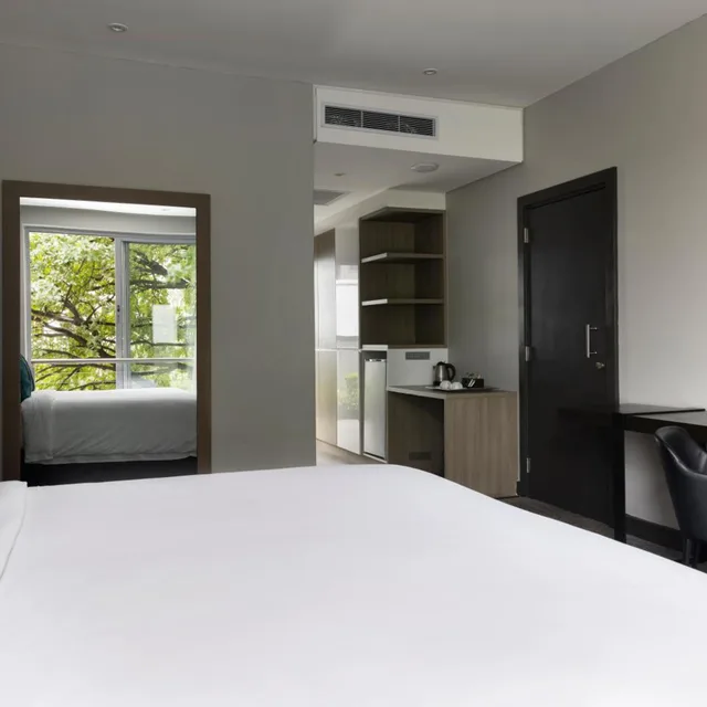 Standard, King Bed, The Capital Empire 5/10