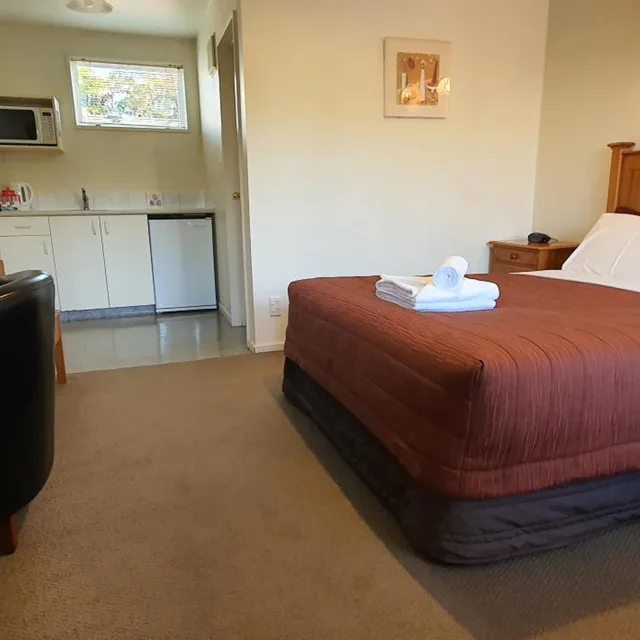 استوديو بجاكوزي، Rosewood Court Motel 1/10