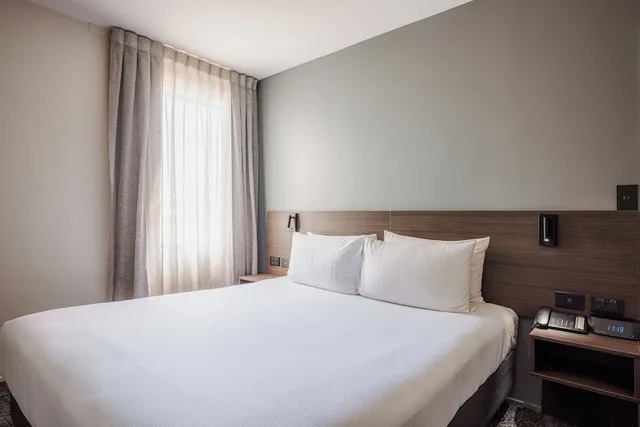 غرفة متصلة سوبيريور بسرير كينج وسريرين كوين، Heartland Hotel Auckland Airport 2/6