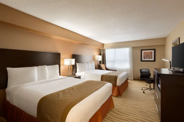 غرفة بسريرين كوين، Park Inn by Radisson Toronto-Markham 1/2