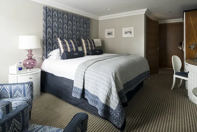 Inland, Double Bed, The Christchurch Harbour 2/10
