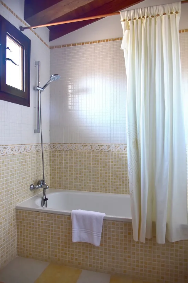 Room, Triple, 1 Queen and 1 Single Bed, PALACIO REJADORADA 5/5