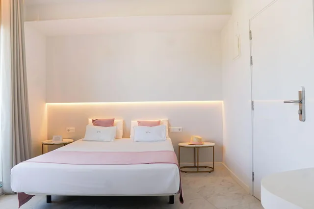 غرفة بريميوم بشرفة، Hotel Aromar 1/2