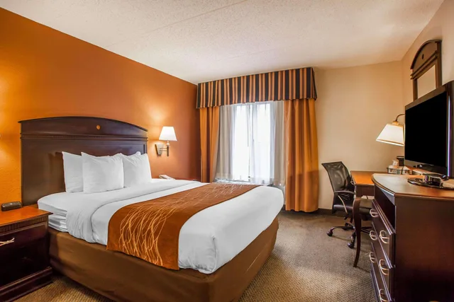 غرفة بسرير كوين لذوي الإعاقة، Comfort Inn & Suites Somerset - New Brunswick 3/3