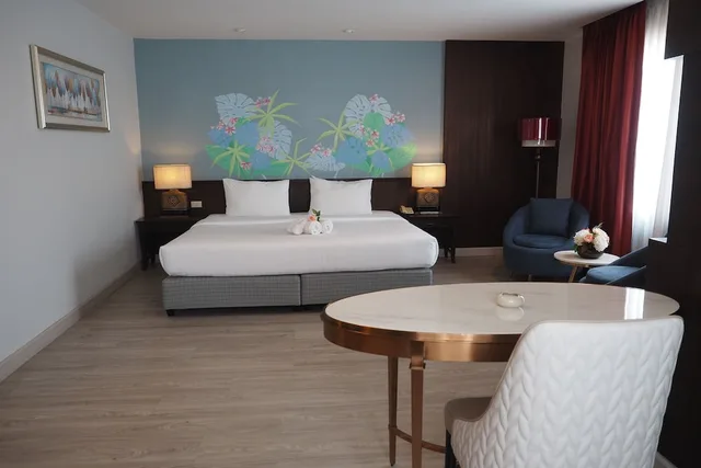غرفة بزنس ركنية بسرير كينج، Empress Pattaya Hotel 8/10