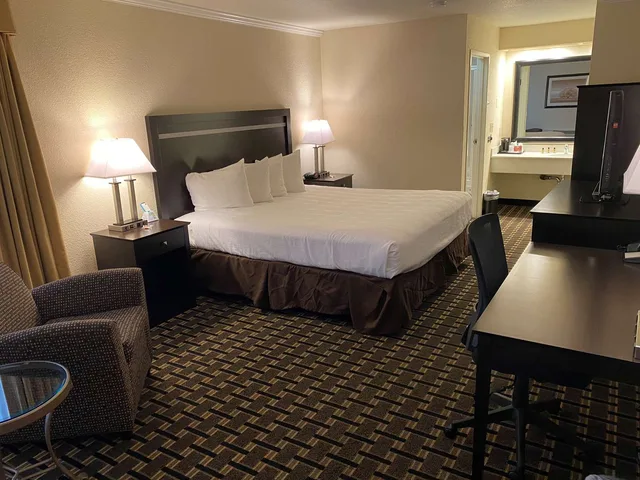 غرفة بسرير كينج، Best Western Plus Inn Of Hayward 4/8