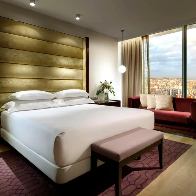 غرفة ديلوكس بانورامية بسرير كينج بإطلالة في طابق مرتفع، Hyatt Regency Barcelona Tower 1/3