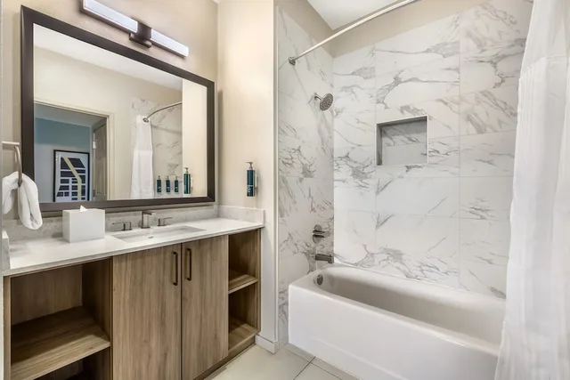 Deluxe, Suite, King Bed, Sofa, Kitchen, Bluegreen Vacations Club 36 An Ascend Collection Resort 8/10