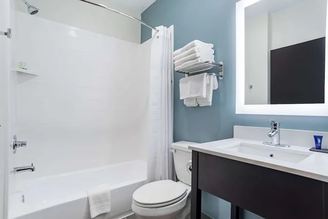 Room, King Bed, Accessible, Sleep Inn & Suites Fort Walton Beach - Destin West 3/5