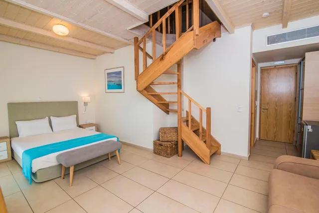 Vip, Suite، Grand Theoni Hotel Suites And Spa 1/8